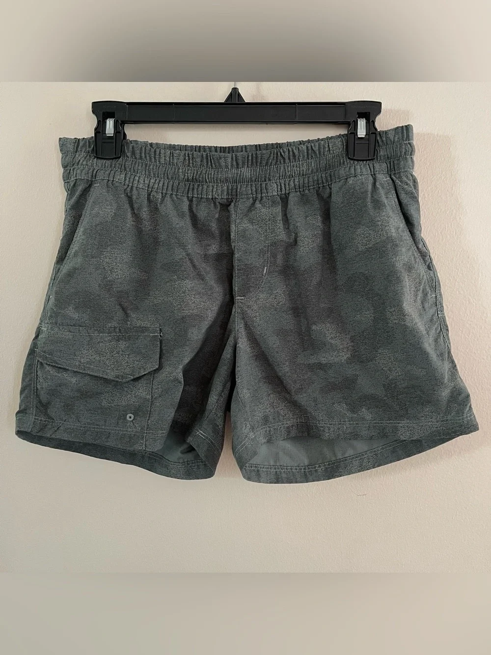 Columbia 100% Nylon 4” Mid rise Cargo Hiking Shorts - green camo - 4